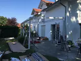 Überdachung mit zwei Unterglas-Markisen