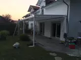 Überdachung mit zwei Unterglas-Markisen