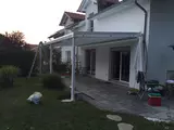 Überdachung mit zwei Unterglas-Markisen