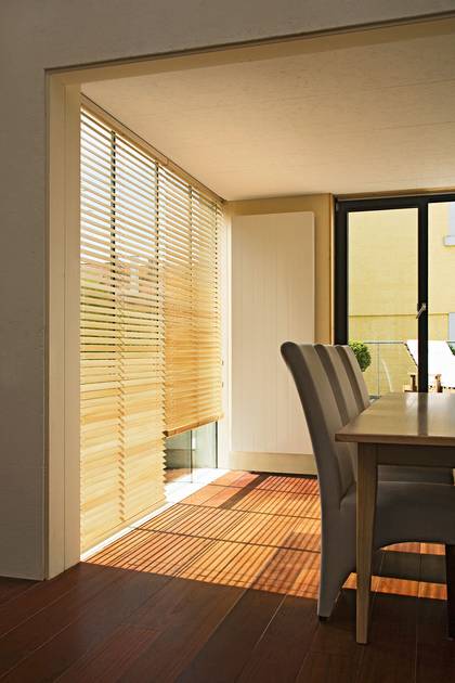 Holzlamellen Innenliegender Sonnenschutz von Clauss