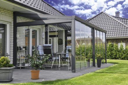 Gartenzimmer mit Glassschiebewänden