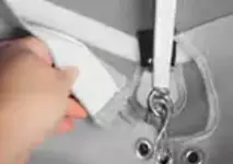 Einhängen der Seitenplane Einhängen der Seitenplane